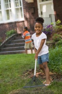 5 home improvement projects that you can do with your kids. Teach kids responsibility, teamwork while also improving your home! #lifeskills #homeowner #homeupkeep
