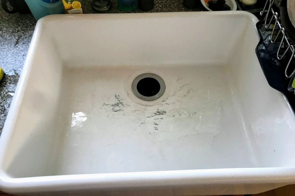 4 Ways to Clean Black Scuff Marks off Porcelain Sink - Bleach #kitchencleaning #porcelainsinks