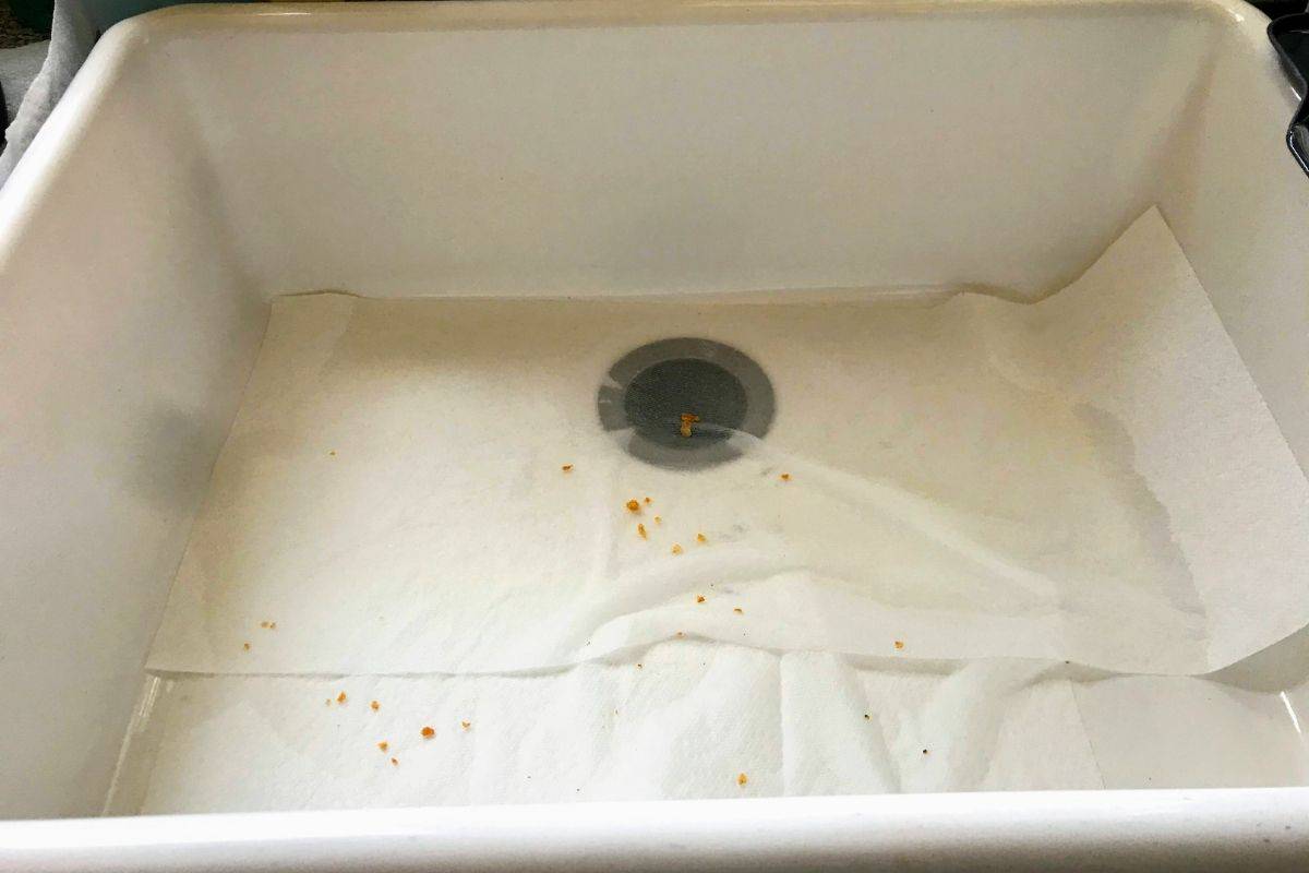 4 Expert Ways to Remove Black Scuff Marks From A Porcelain Kitchen Sink