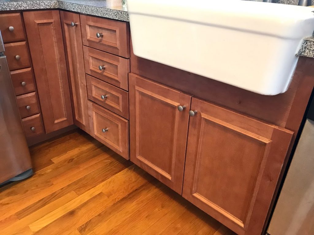 5 Ways To Clean Wooden Kitchen Cabinets, Is It Safe To Use Vinegar On Wood Cabinets