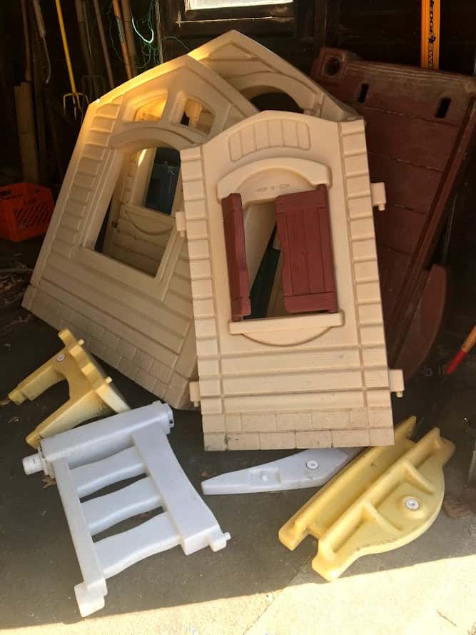 How to Spray Paint a Step2 Plastic Playhouse (Makeover) Everyday Old