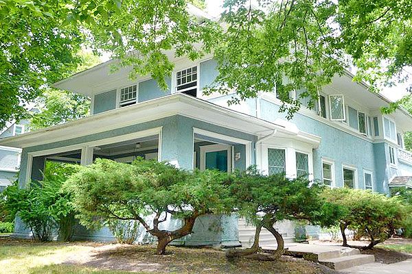 Ernest Hemingway childhood home, Photo courtesy of chicagomag.com, American Foursquare house #foursquarehome