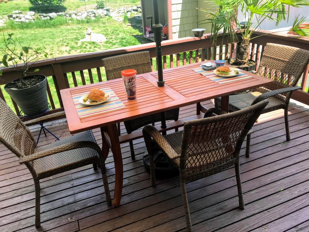 VIFAH Malibu Outdoor Eucalyptus Dining Table with Curvy Legs