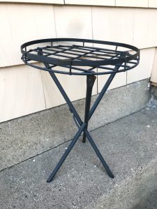 Faded metal outdoor table that needs a makeover! #faded #patiofurniture