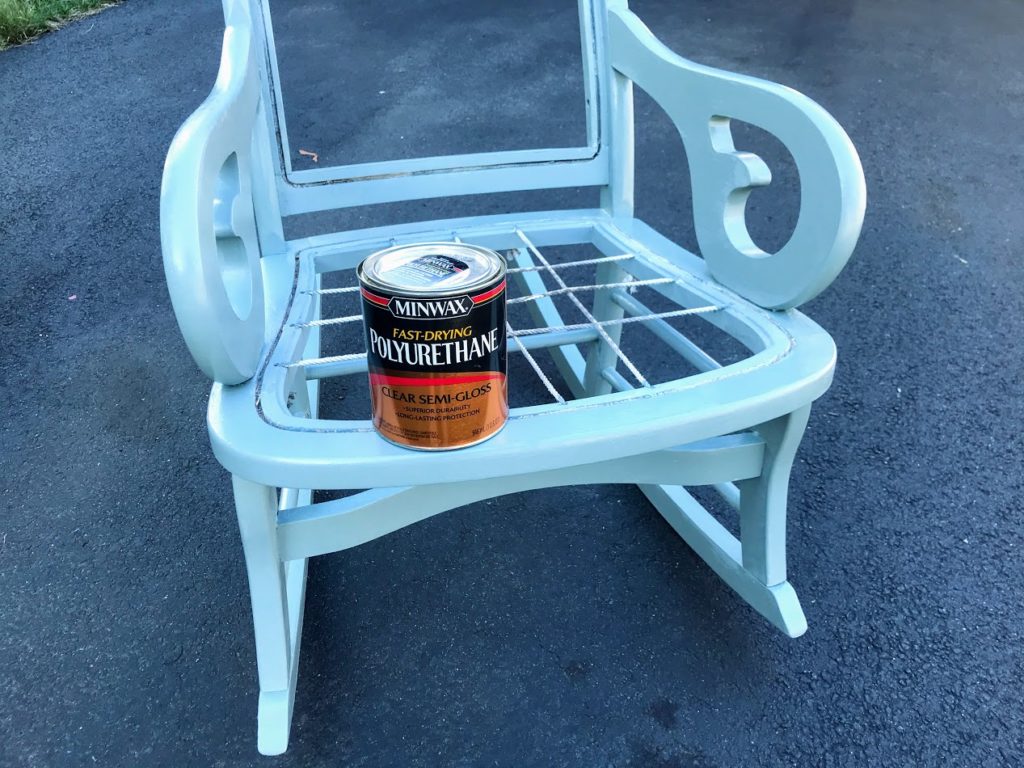 Minwax fast-drying interior clear semi-gloss polyurethane applied on freshly painted vintage chair @minwax @minwaxusa