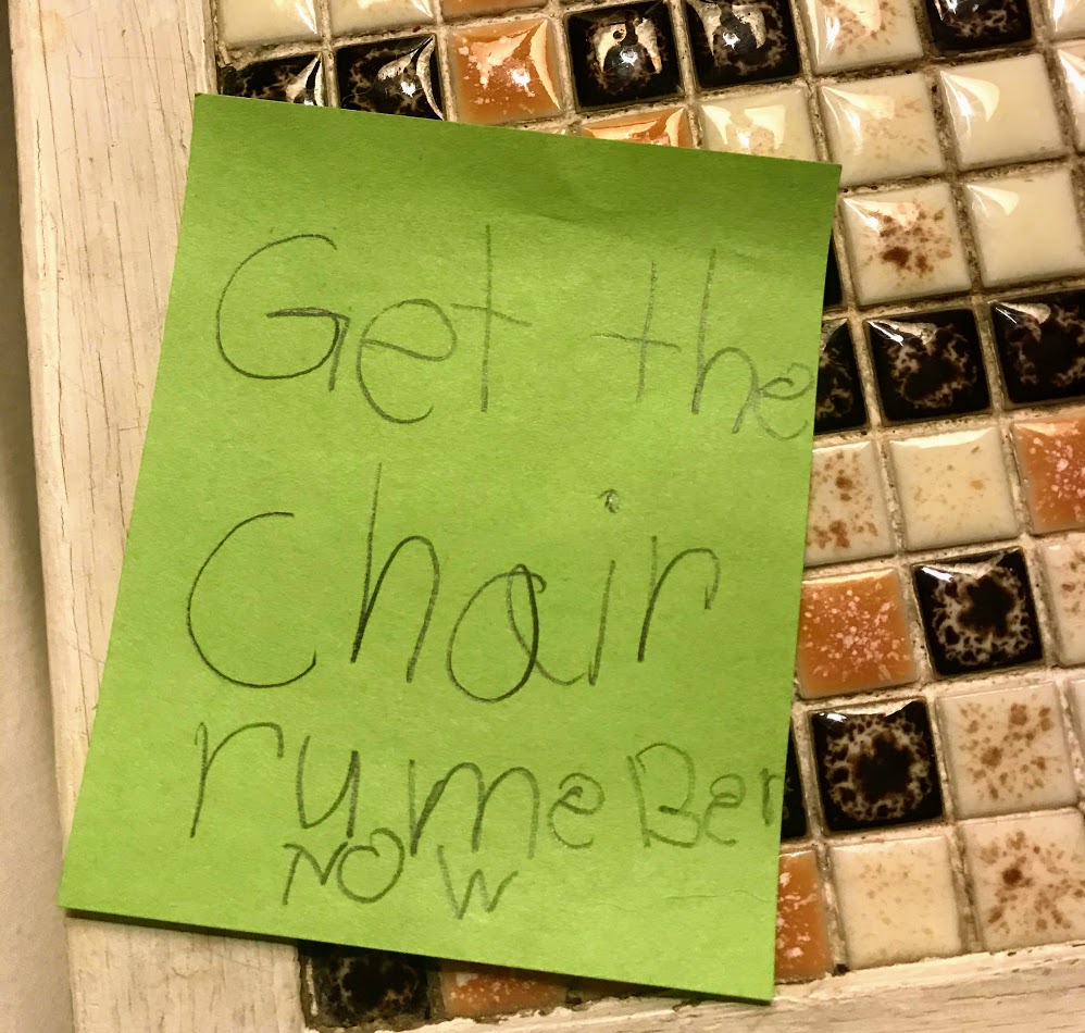 Sticky note to remember the chair