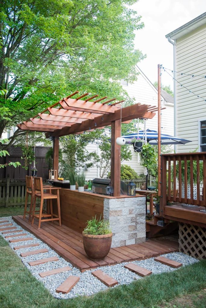 Place of My Taste floating deck landscaping ideas. Courtesy of https://placeofmytaste.com/diy-outdoor-kitchen/