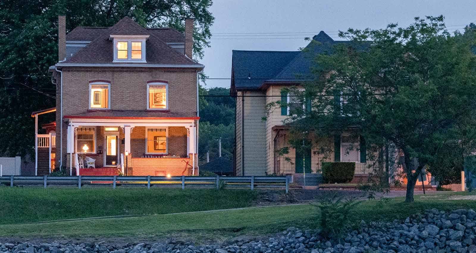 20 Beautiful American Foursquare Bed & Breakfasts And Vacation Rentals ...