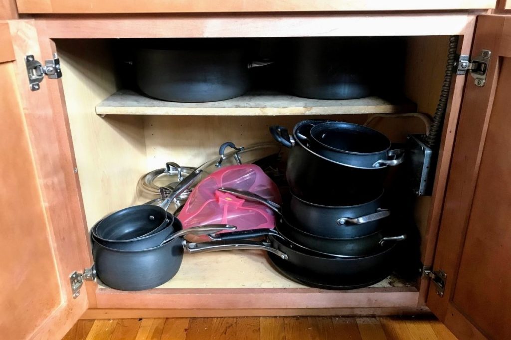 https://everydayoldhouse.com/wp-content/uploads/Shelf-liner-for-pots-and-pans-1024x683.jpg