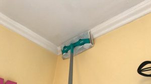 Dust ceilings and mouldings with Swiffer Sweeper #swiffer #ceiling #cleanhouse